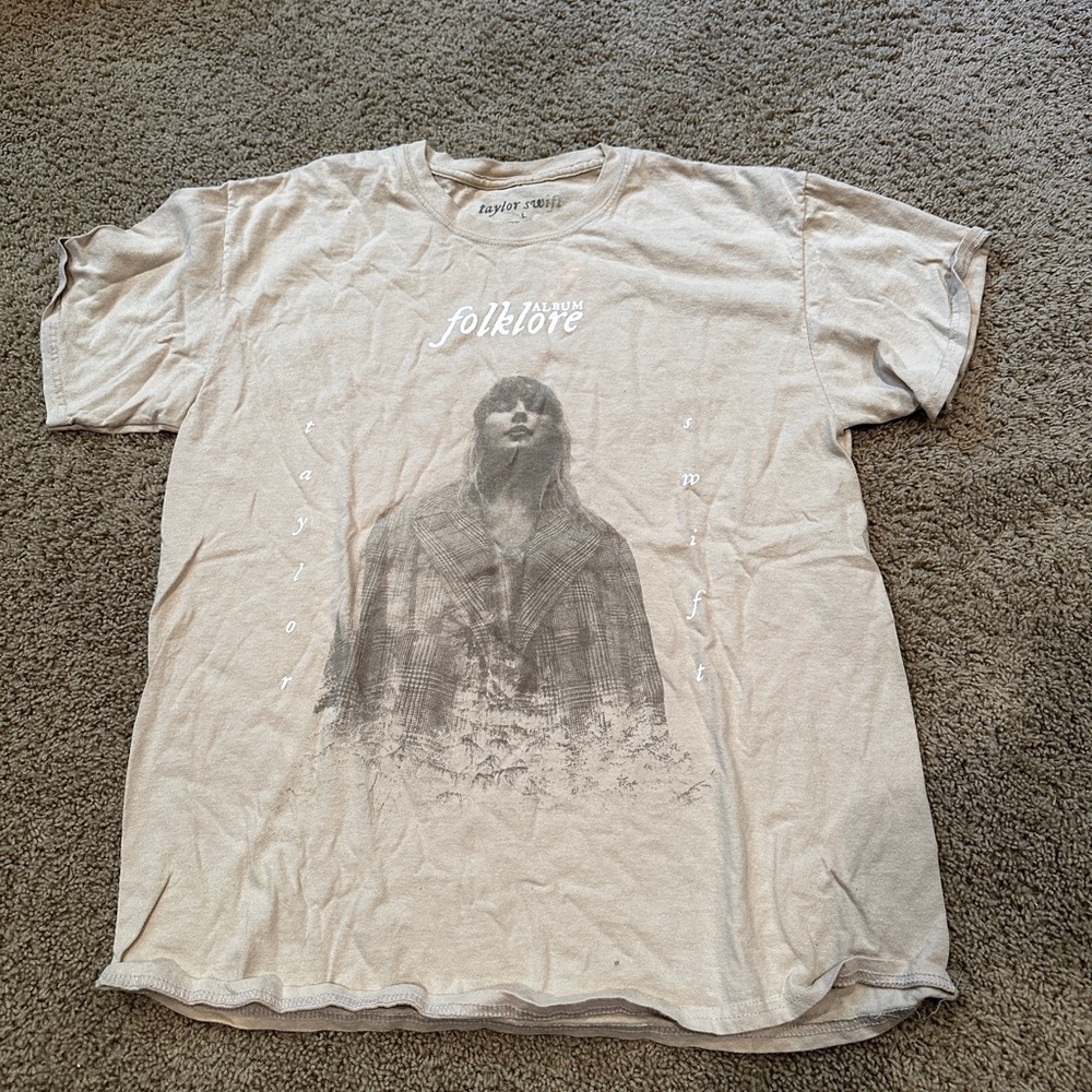 Taylor Swift Cream Short Sleeve Tee